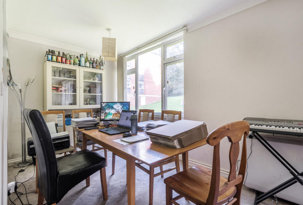 1350950-4-68c448b...