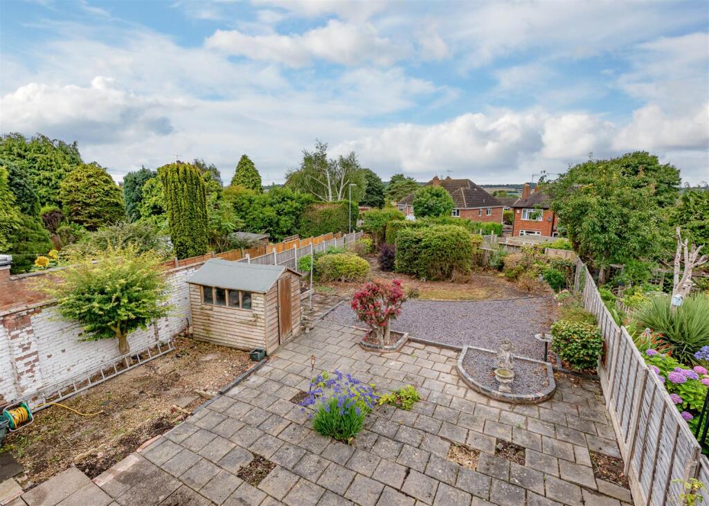 77 Wombourne Park-External.jpg