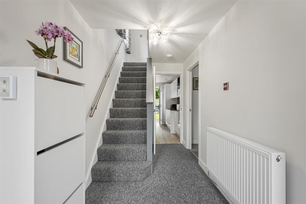7 Woodview Close-01.jpg