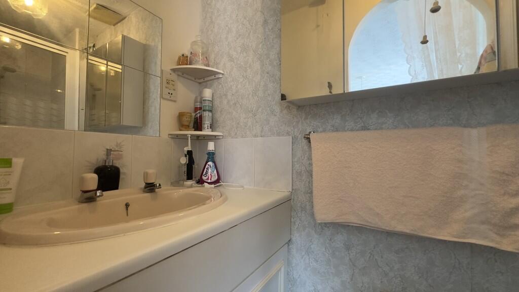 A4B1C1AA-0EE2-487...