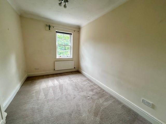 42 Markham Court bedroom 2.jpg