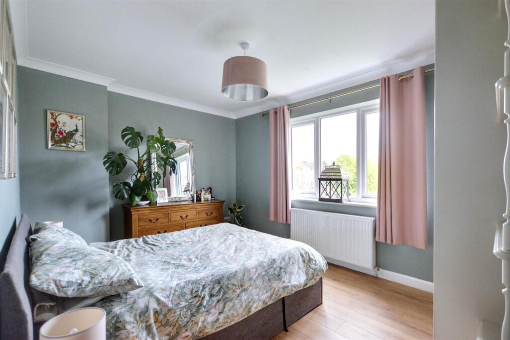 Bedroom 1_1.jpeg