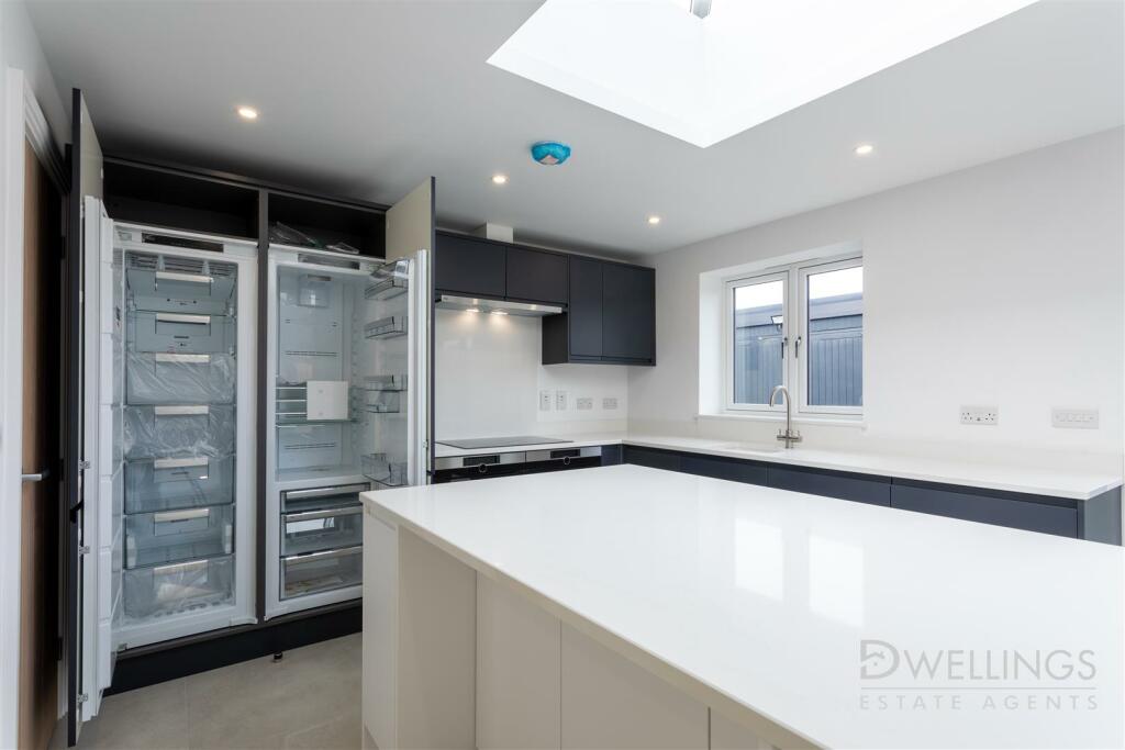 BEECH DRIVE - OPEN PLAN KITCHEN