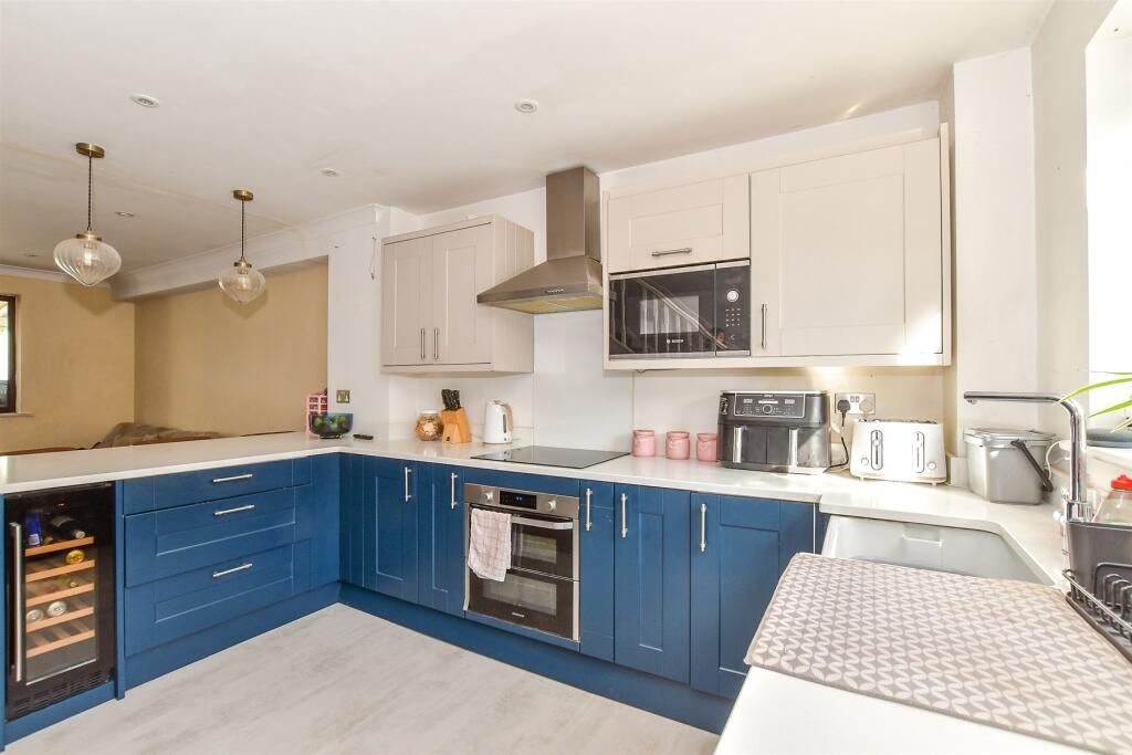 Kitchen/ Lounge