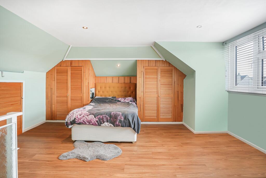 1st Floor Bedroom + WC