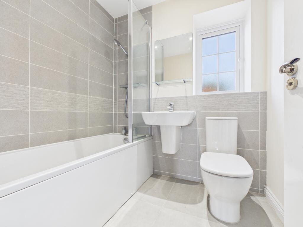 CAM03729G0-PR0178-STILL001