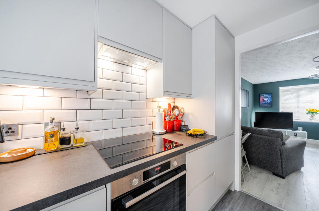 1296276-17-682b21...