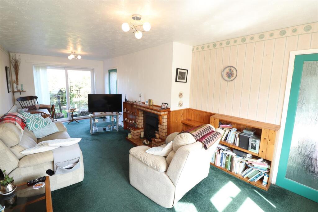 Lounge / Dining Room