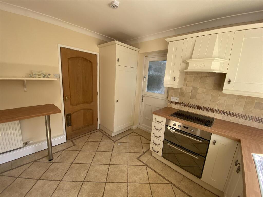Kitchen: