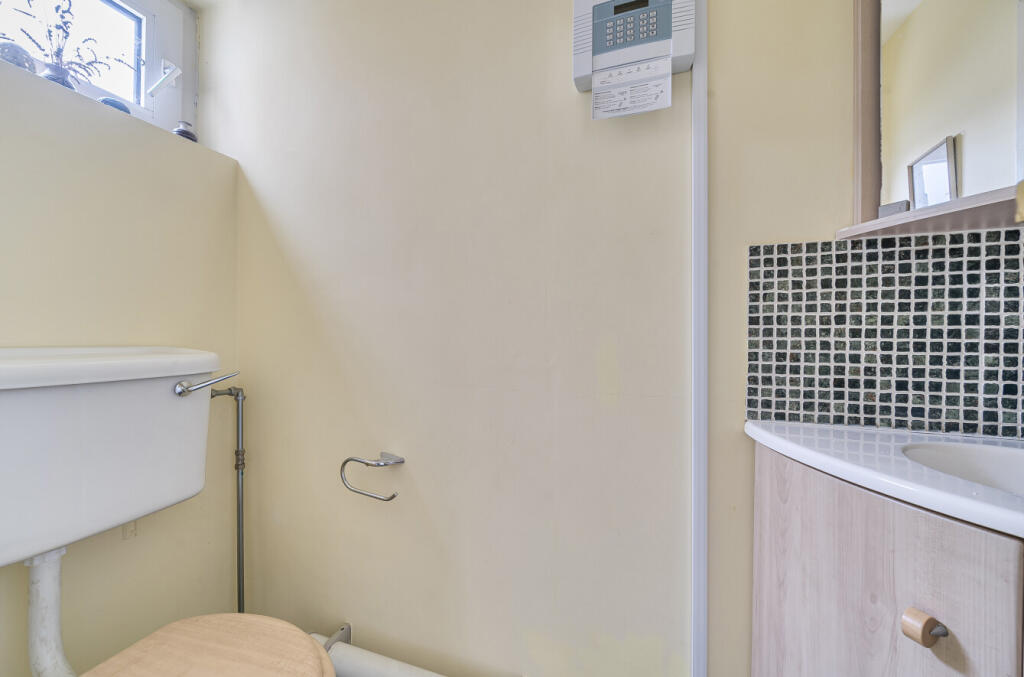 1363038-7-68e90b6...