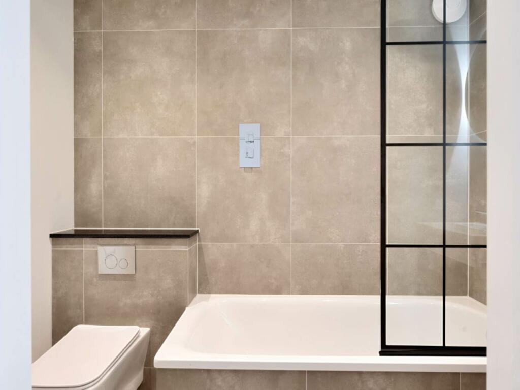 bathroom flat2