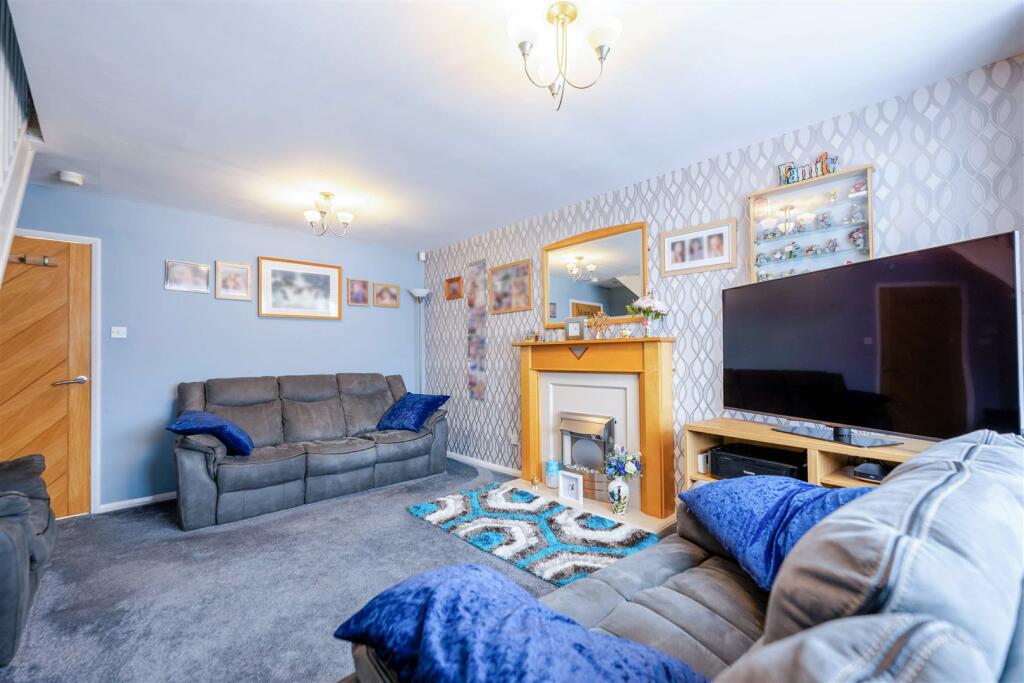 2 St James Close-02.jpg