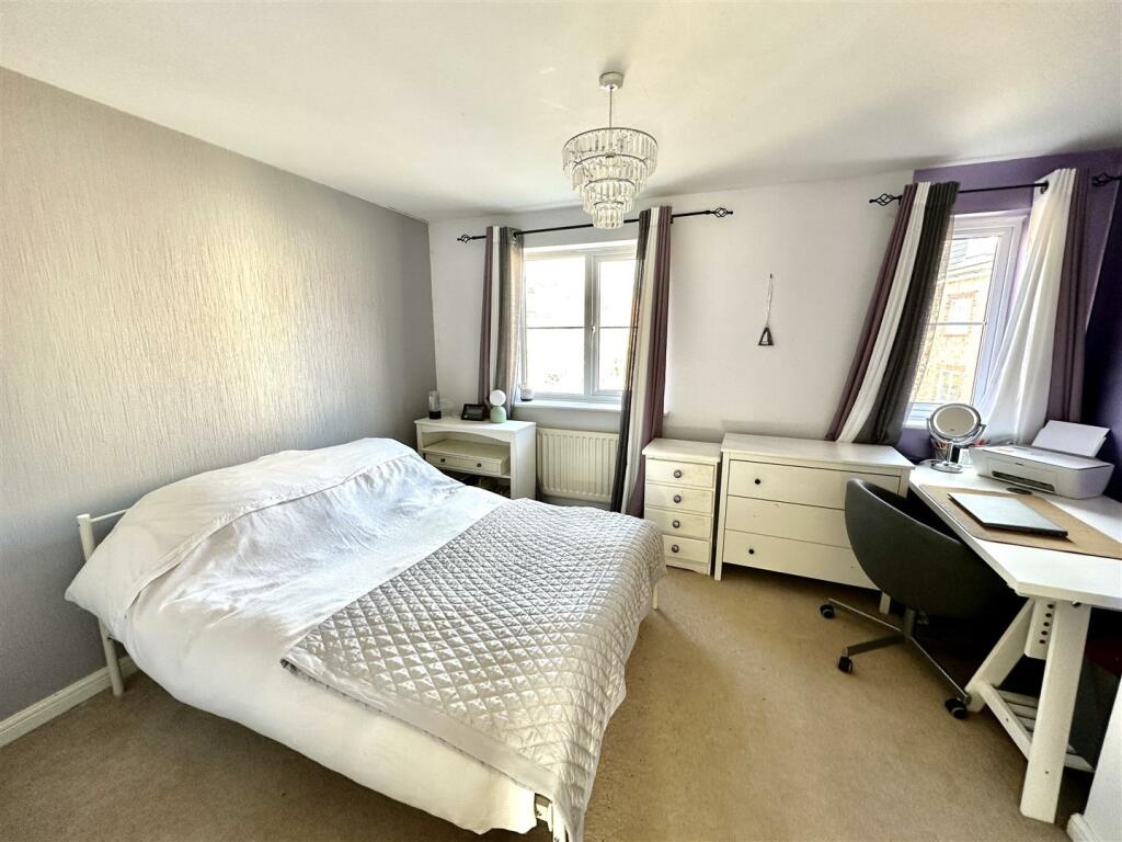 BEDROOM 2