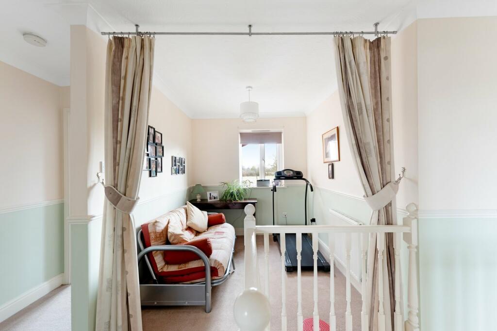 Landing/Potential Bed 5