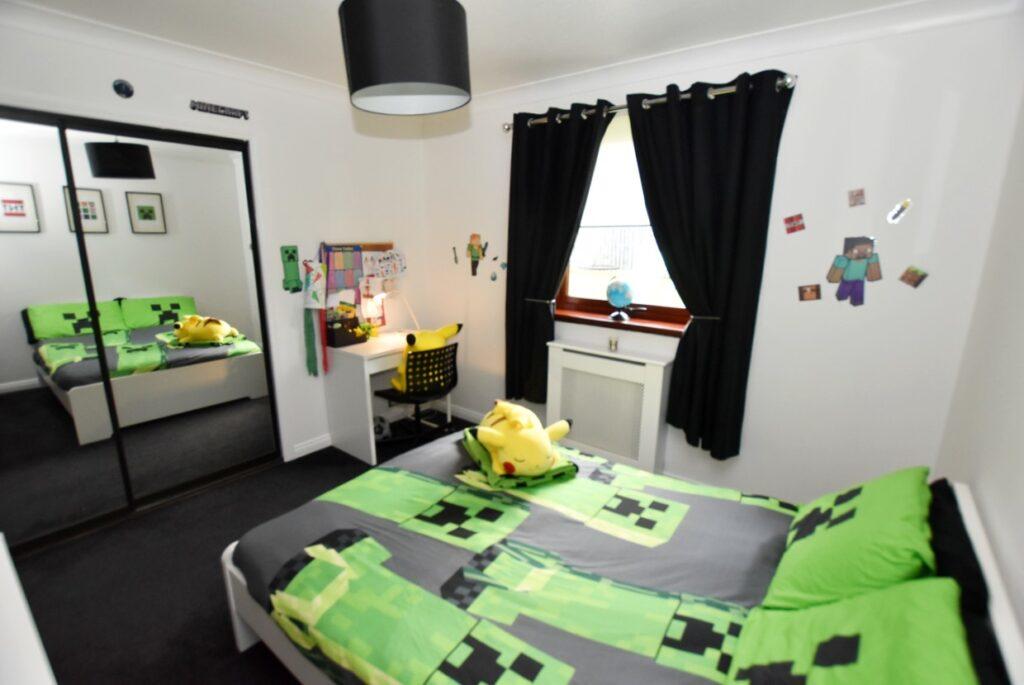 BEDROOM 2