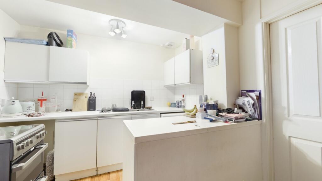 CAM01740G0-PR0328-PAN018