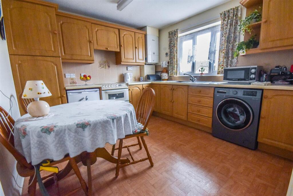 KITCHEN/BREAKFAST ROOM