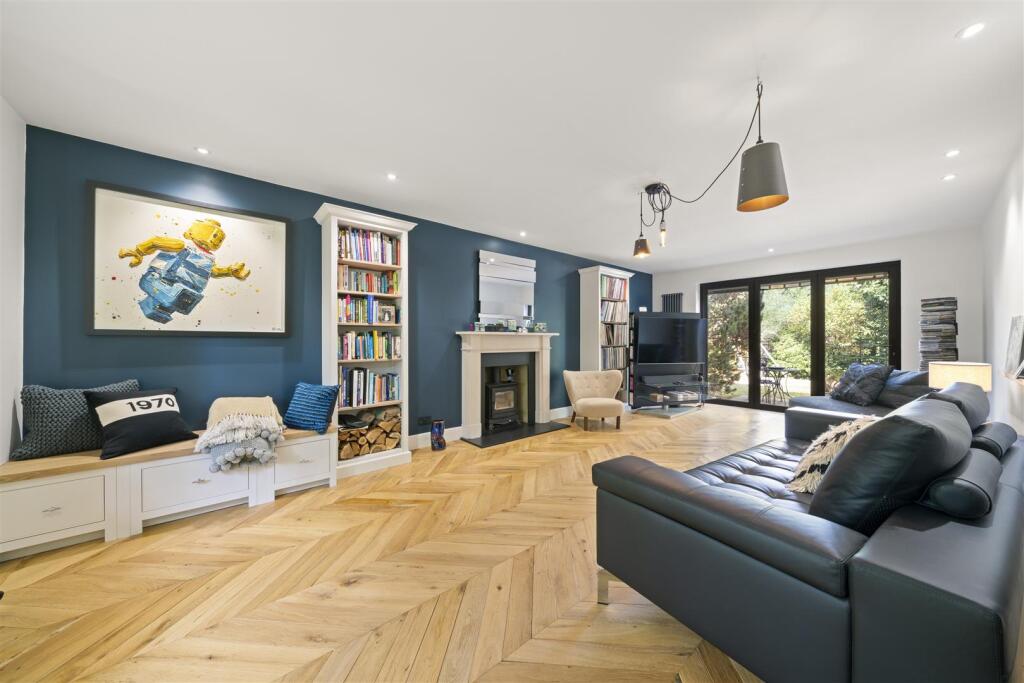 Brackley KT10-007.jpg