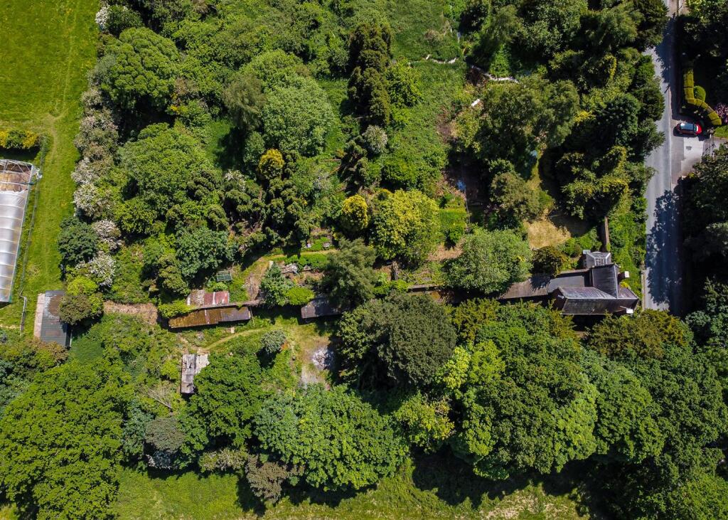 Wergs Hall Gardens-drone4.jpg