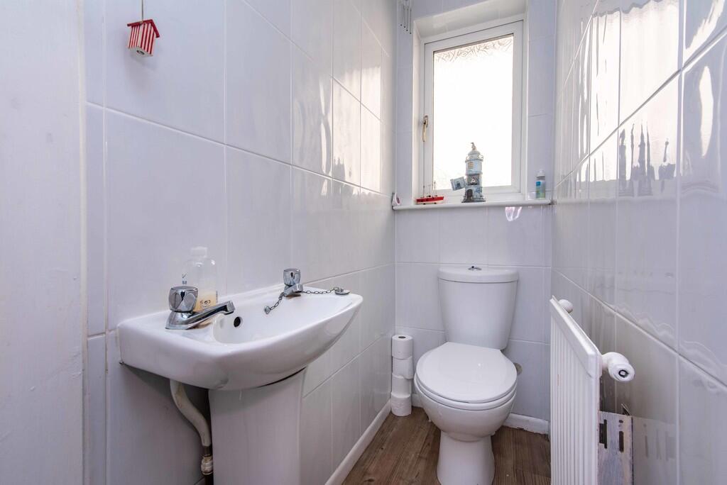 37 camelot av-low...