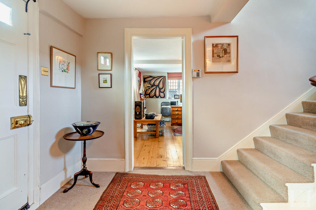 8658493-interiorW...