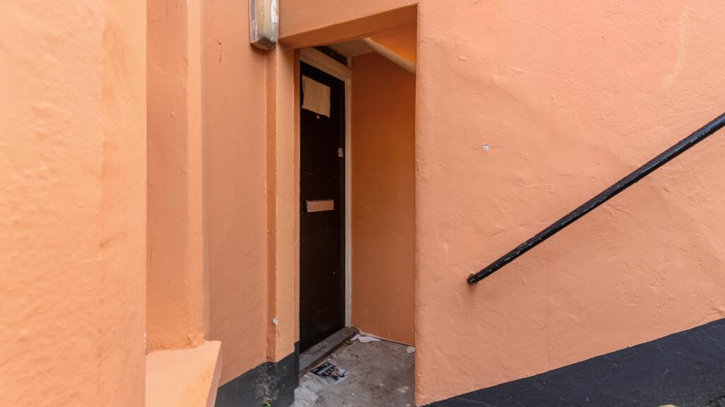 Flat A, 25 Graces Road, Camberwell, London, SE5 8PF