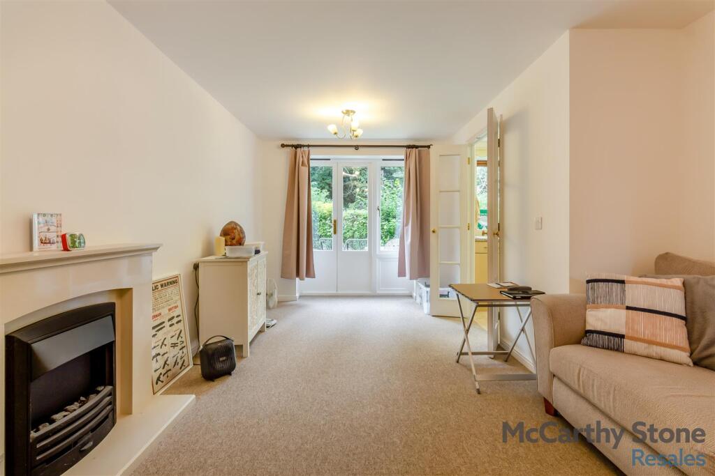 8664096-interior08.jpg