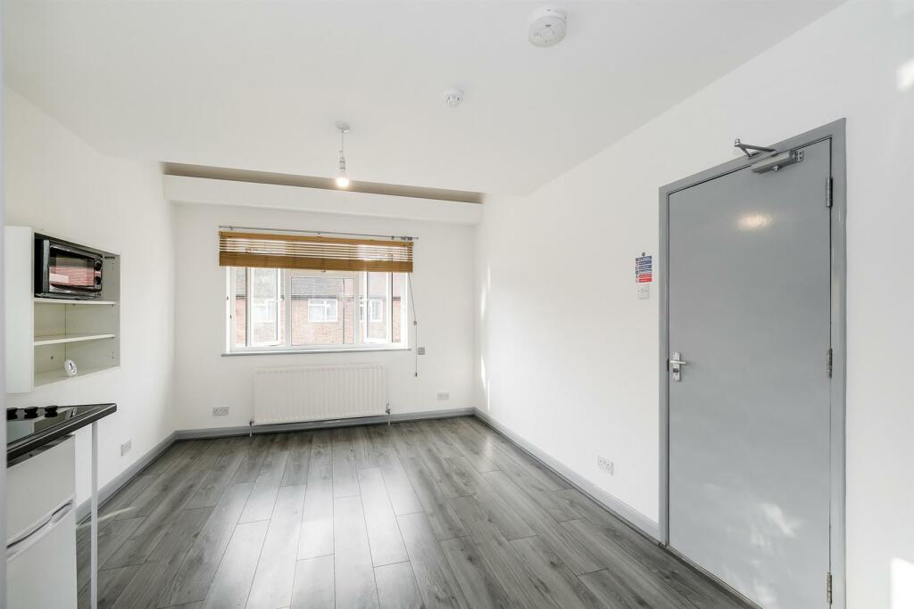Studio 4, 84 Elphinstone Road-22_web.jpg
