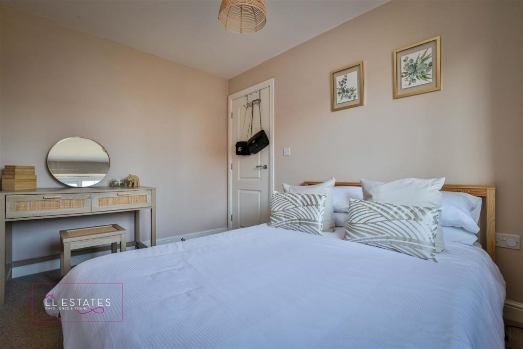 Bedroom2..jpg