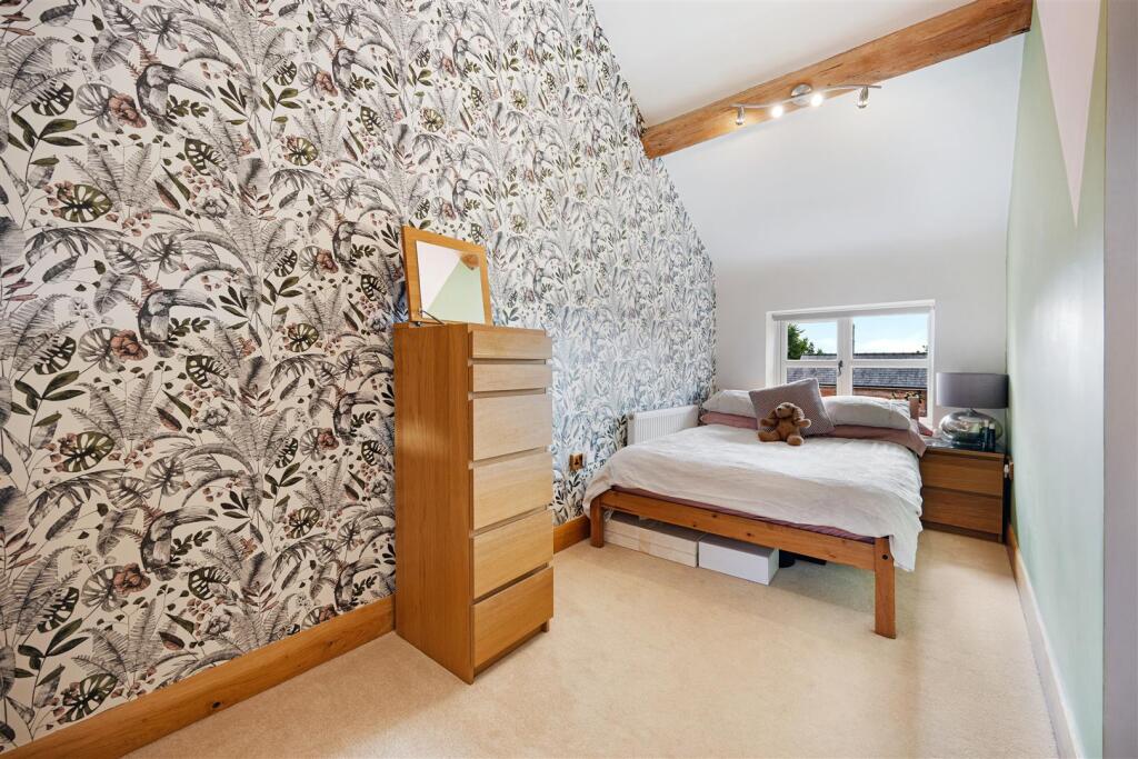 Guest suite/Bedroom 2
