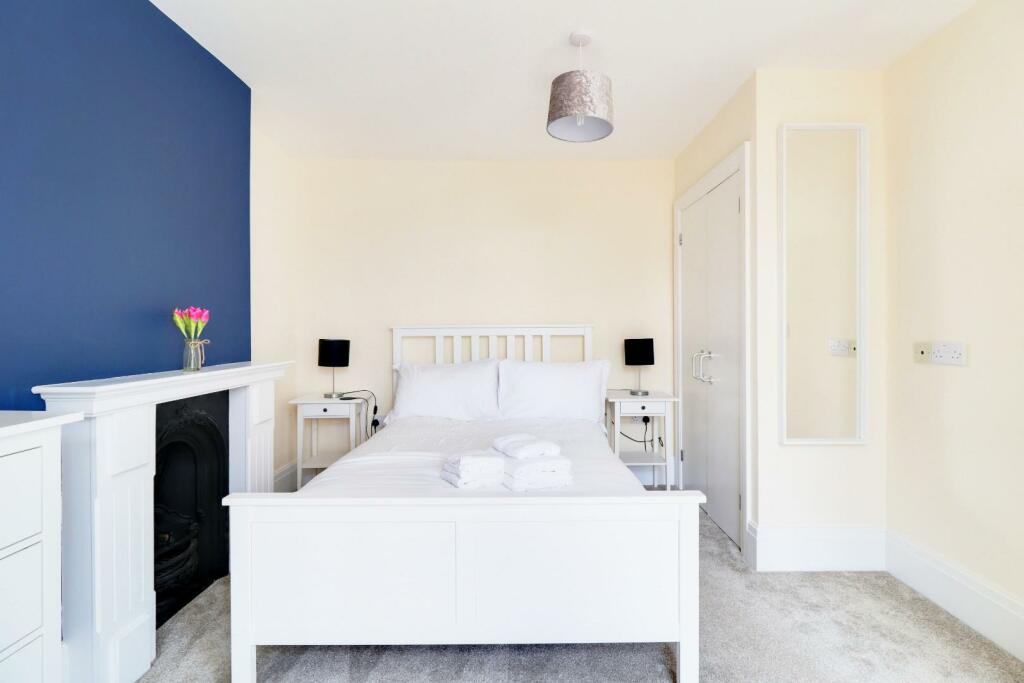 Bed 2 (3).jpg