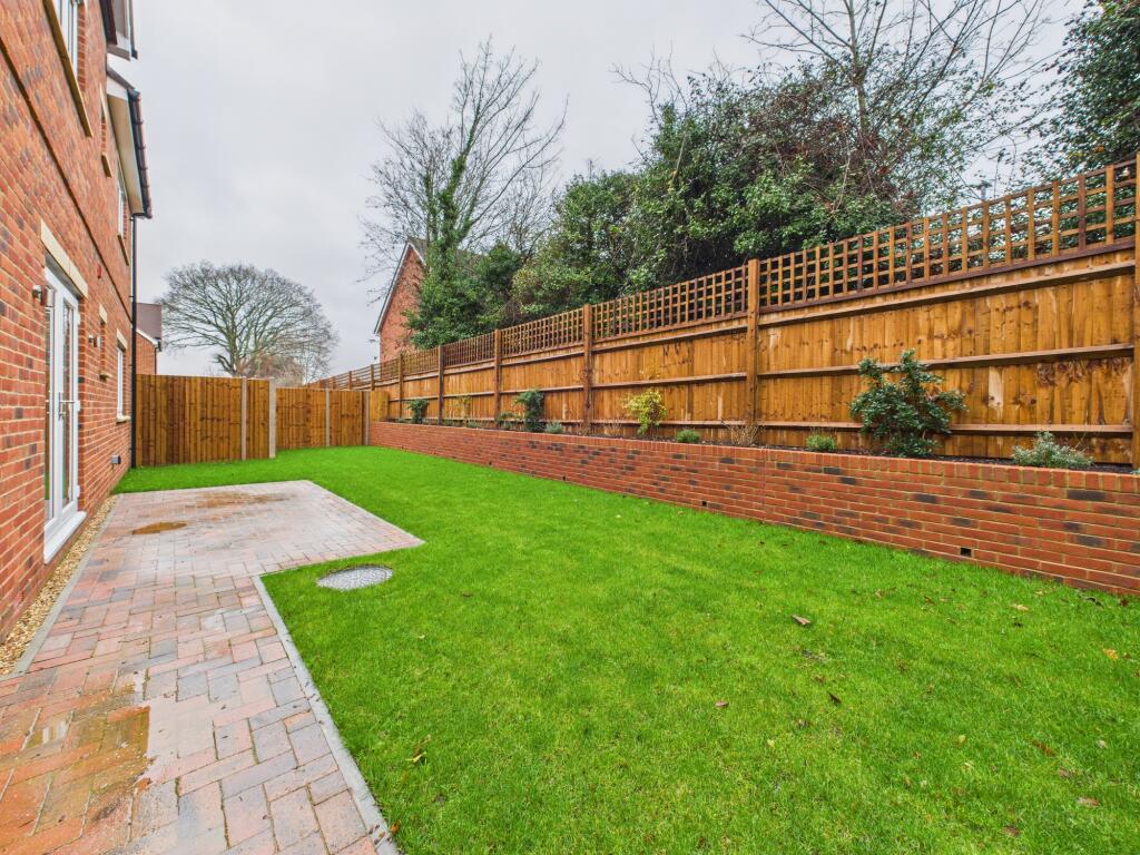 CAM02119G0-PR0504-STILL019