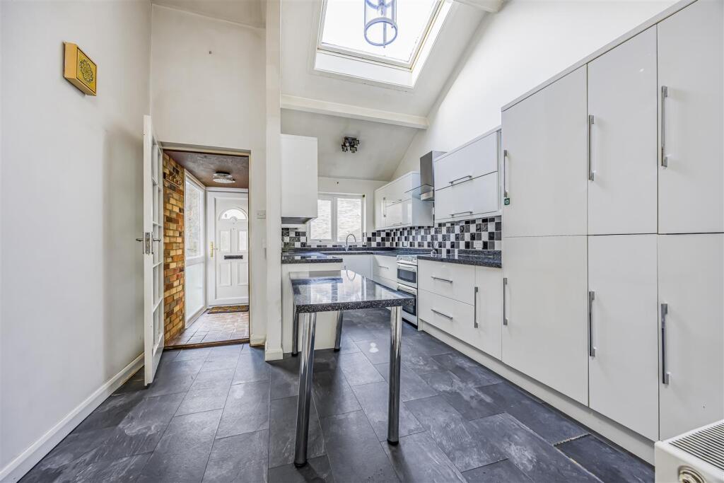 16 Brecon Close, New Milton-PorticoMarketing-O'Har