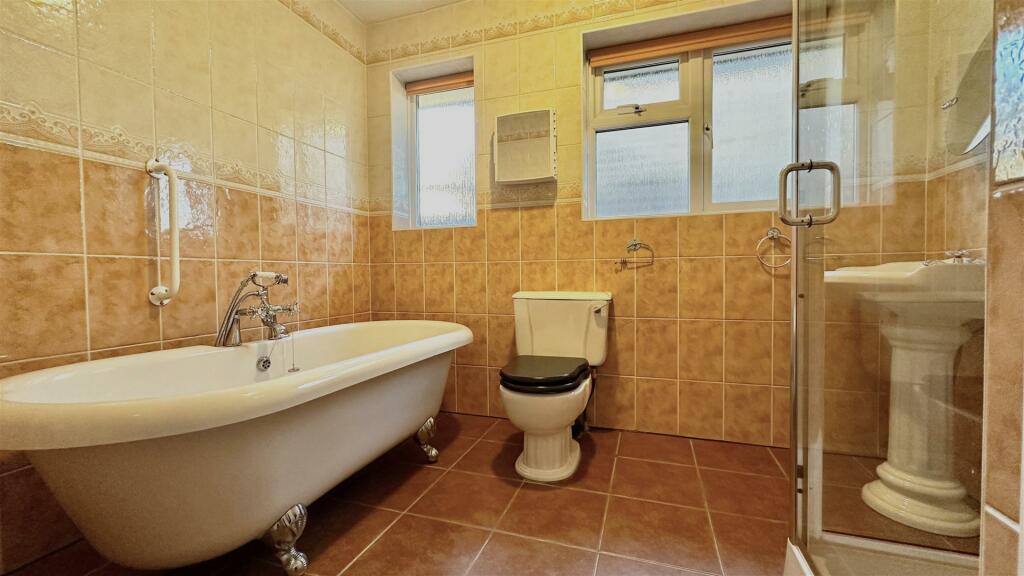 Bathroom - 1.jpg