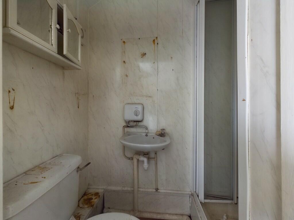 CAM03974G0-PR0052...