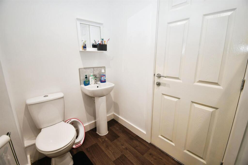 Jack-and-Jill shower room