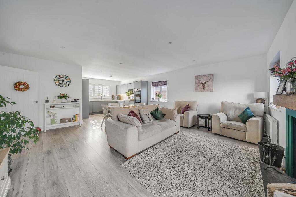 Living Room/Kitchen/Dining Room (3)