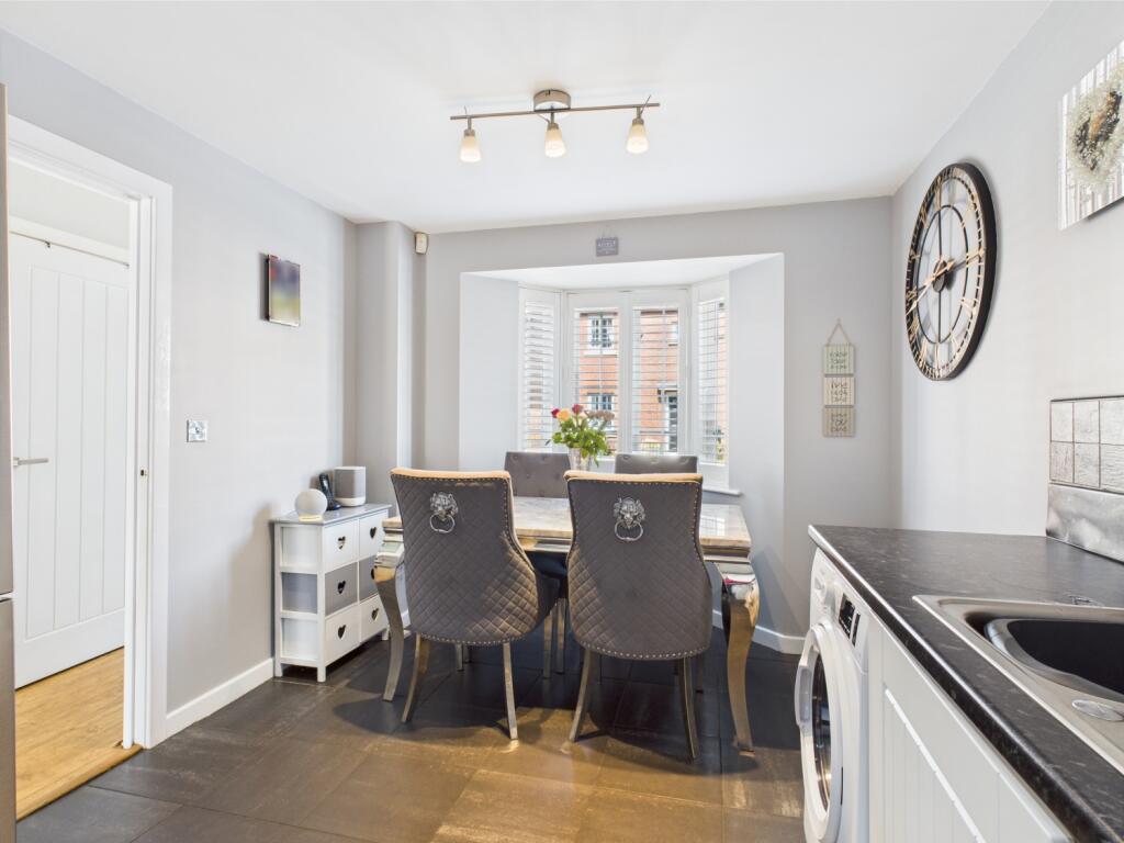 CAM03729G0-PR0041-STILL003