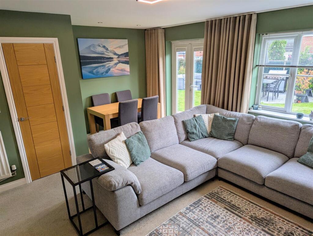 Lounge 2.jpg