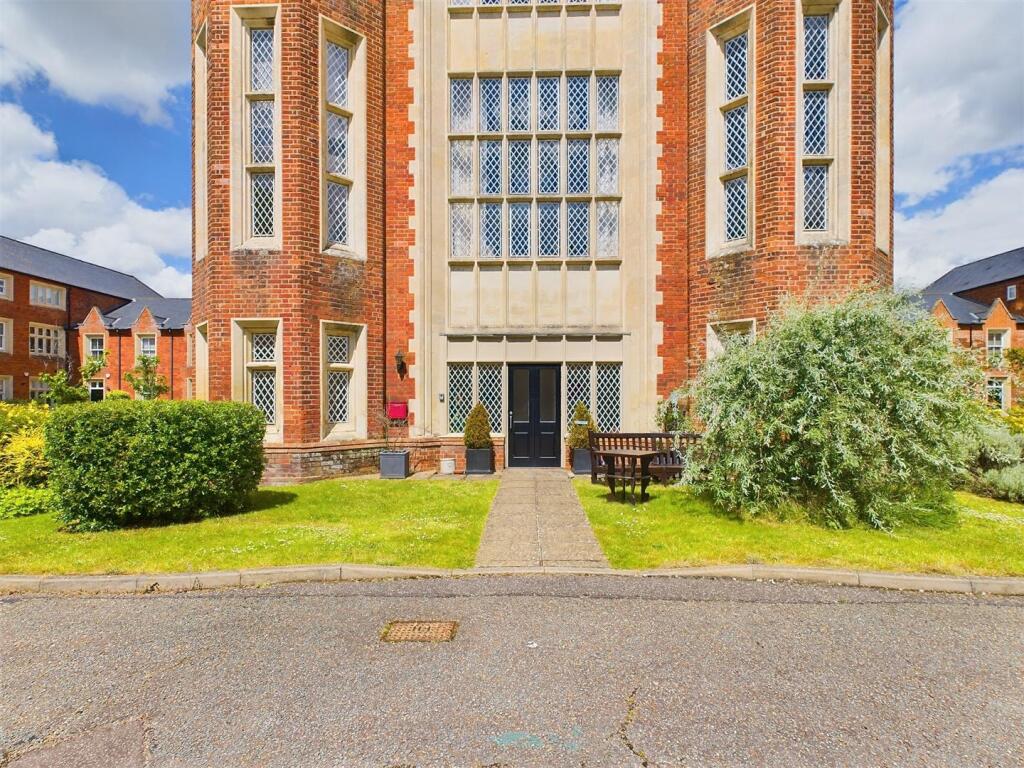 Front Communal Garden