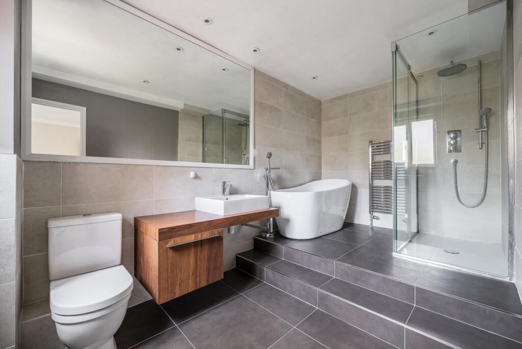 1382849-11-691c76...