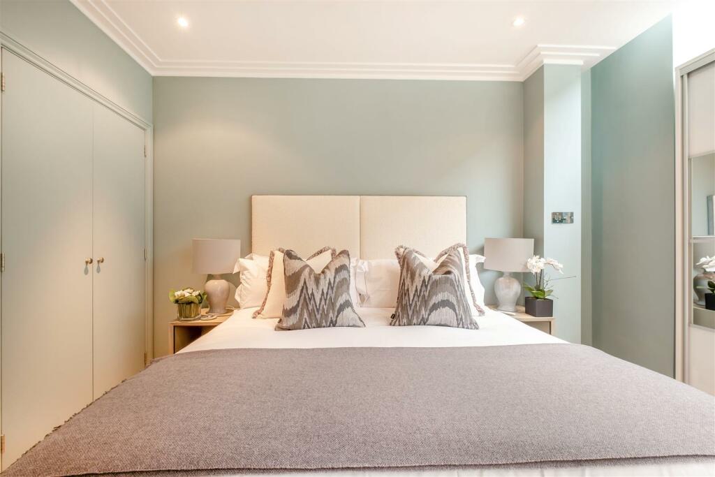 8515327-interior18.jpg