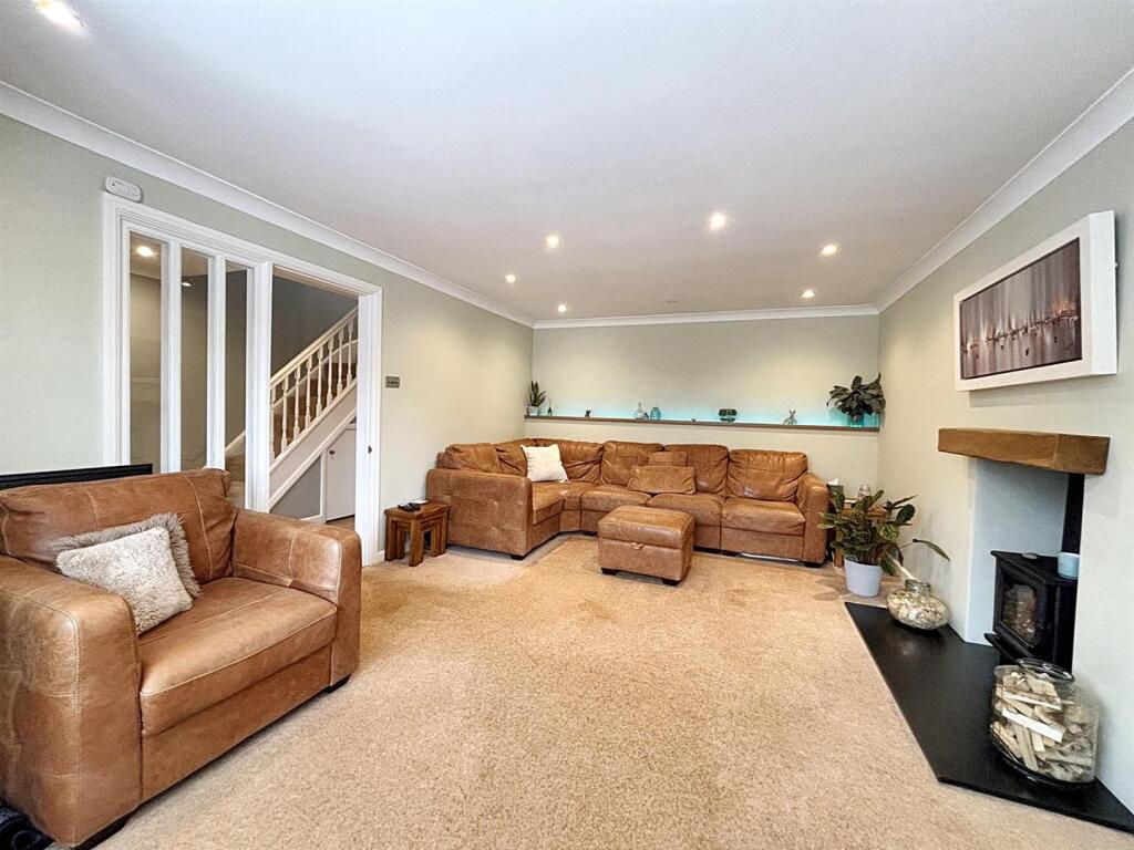 Living room 2.jpg