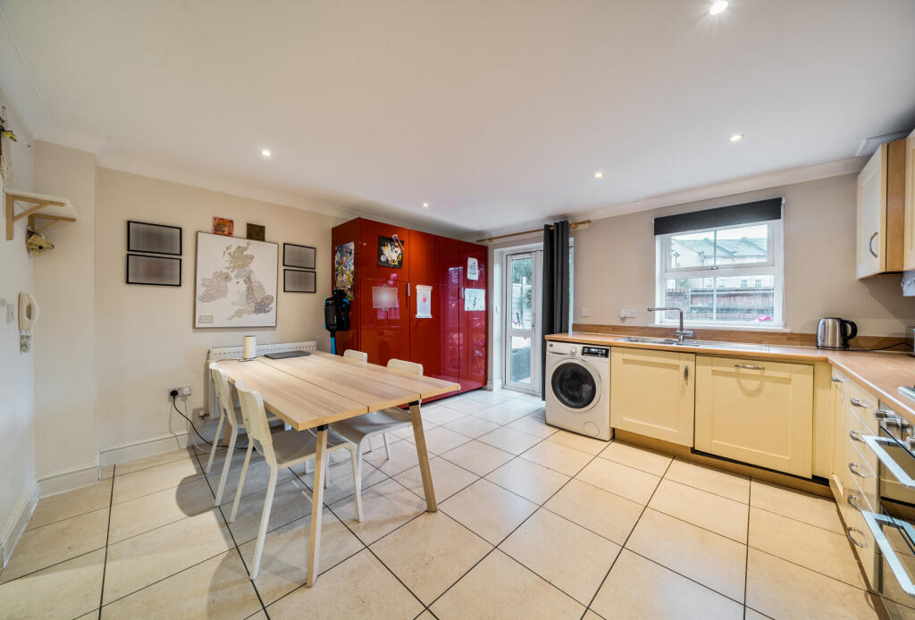 1375254-4-69038d4...