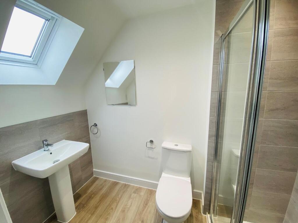 ensuite bathroom.jpg