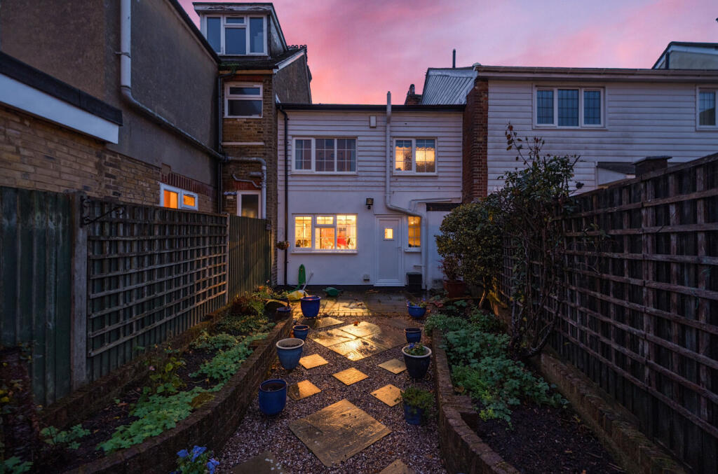 1375702-12-691266...