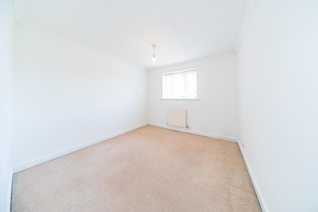 26 Lloyd Road bedroom 2.jpg