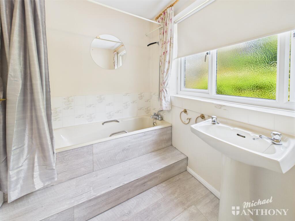 CAM02773G0-PR0304-STILL033