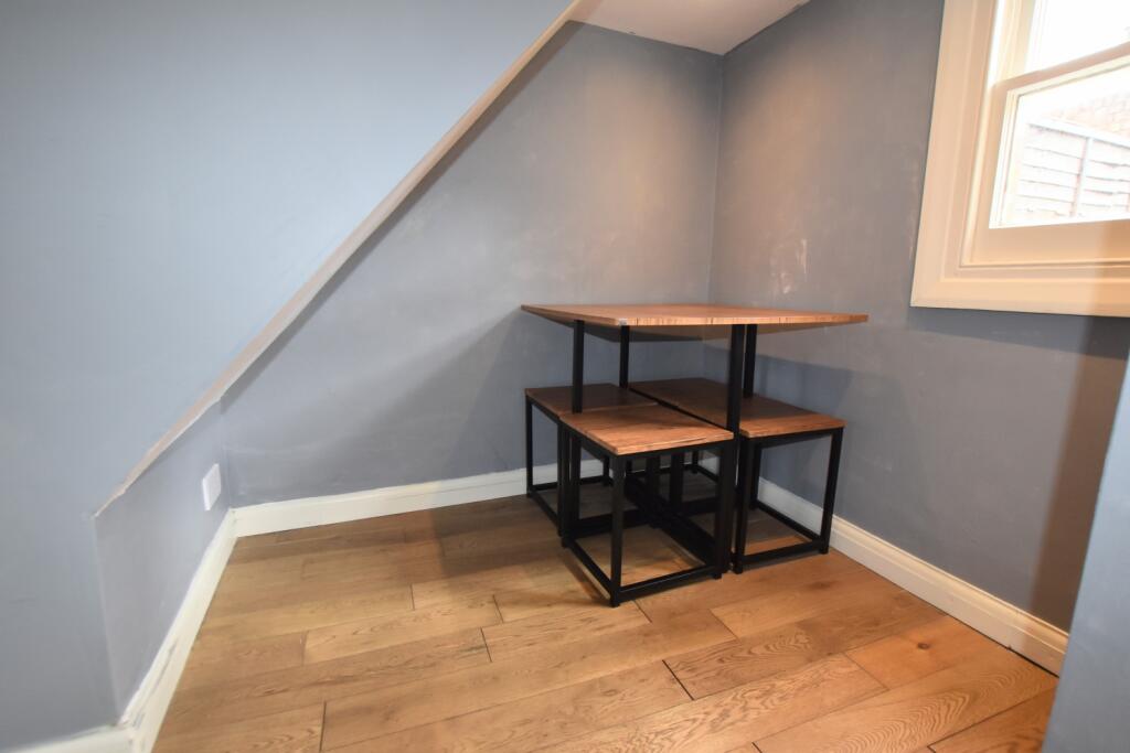 38 Mll Street dining