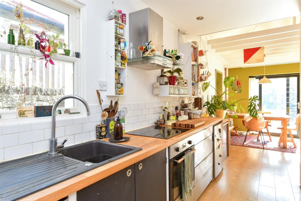 Kitchen/ Lounge